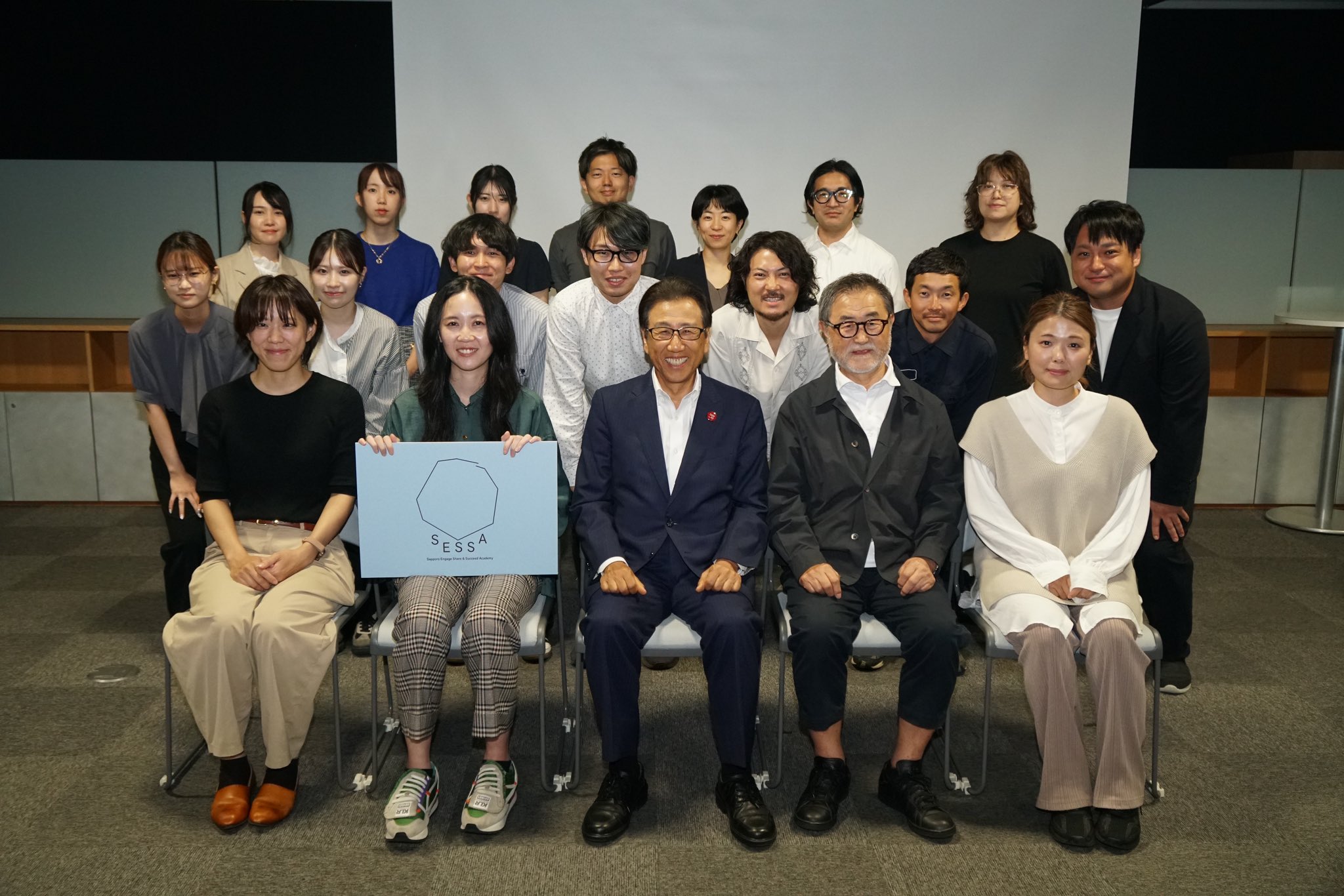 官民対話に参加し、デザイナーの視点から札幌の課題について札幌市長と意見交換する機会をいただきました。